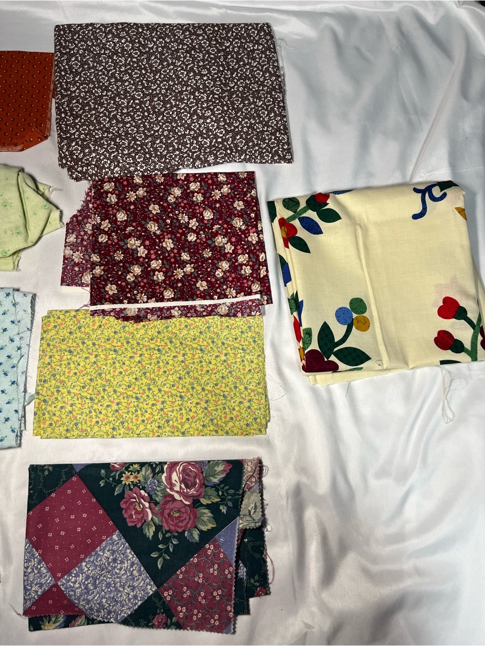 Lot of 14 Vintage Cotton Quilting Fabric Pieces Florals Craft Sewing Mixed Sizes - Picture 4 of 6